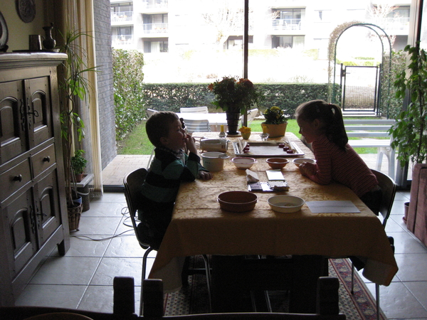 23) Op 4 april koekjes bakken