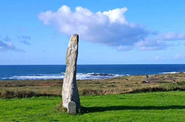 Atlantic zuid _Quiberon, menhir op de Cote Sauvage