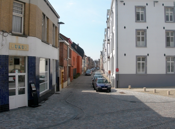 Nokerstraat met rechts de kazerne