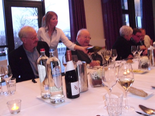 Aim en Roger met dienster