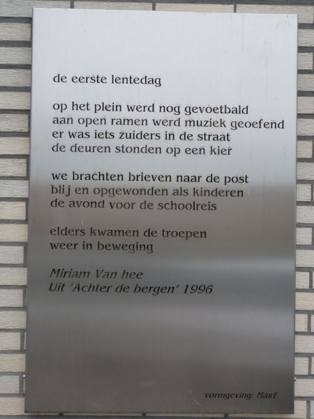 024-Mooi gedicht op gevel..
