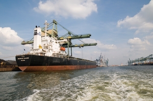 enorm bakbeest noemt men in scheepvaartkringen ne super