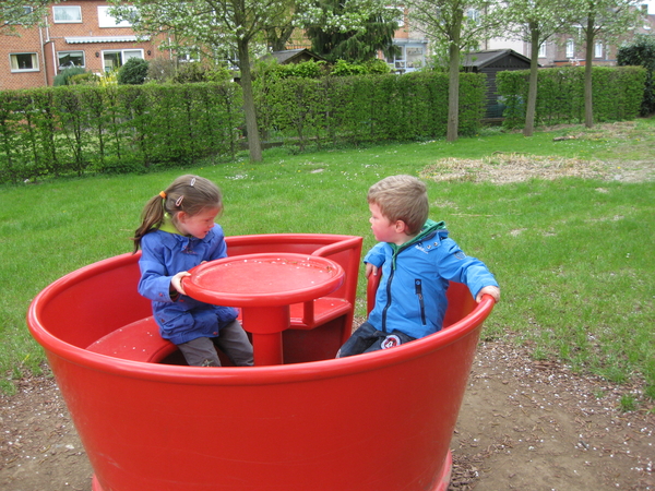 27) Samen in de draaimolen