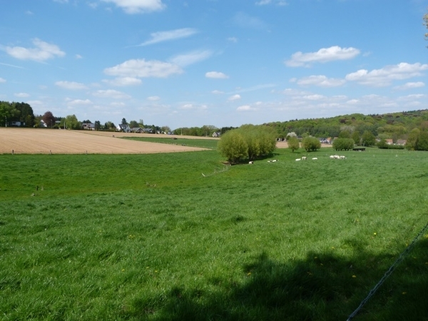 104-Langs panoramische landschappen naar Huizingen..