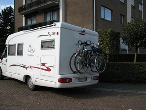 Achteraanzicht met fietsen erop