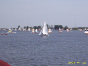 In jachthaven de Westhoek op de IJzer aan het sluizencomplex