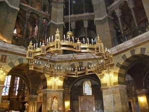 Aken_Dom_binnen _kroningshal_candelabra