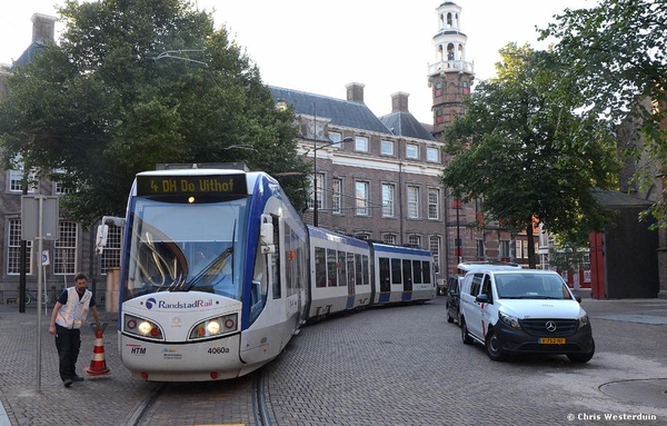 RandstadRail-lijn 4 keert in de onlangs nieuw aanlegde lus bij de