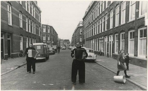 Straat muzikant Jacob Marisstraat ? in Den Haag.