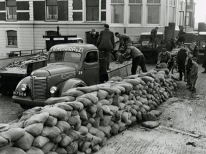 1953 Keizerstraat, hoek Zeekant bij hotel Zeerust;