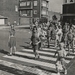 Linnaeusstraat-Oudemansstraat met een 'Klaar-Over' 1960