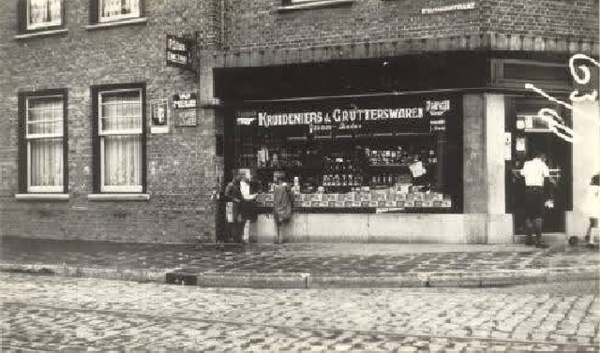 kruideniersxaan van J. Schaap, Pluvierstraat-Breezandstraat.