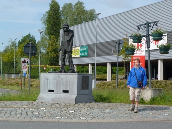 19-De Zaatman op toegangsweg oude boelwerf