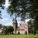 Kasteel Heeswijk met links koetshuis