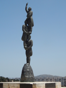 102 vrijheidsmonument in Lakki