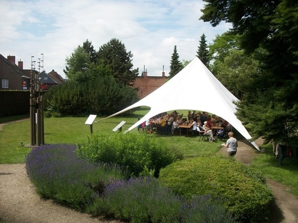 32-Rustpost in tuin oude pastorij Schellebelle