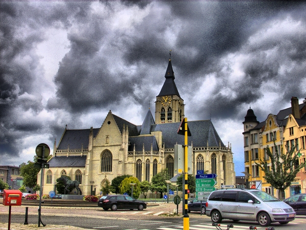 VILVOORDE KERK HDR.