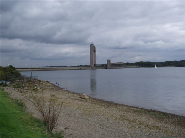 2007_wandelen bij L'eau d'heure_zicht op stuwdam