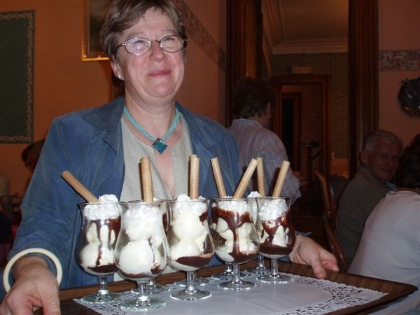 2007_verrassingstocht_avondmaal_dessert