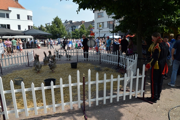 048  Uitstap Genk en Mini Europa 13-15 juli 2013 - zondagsmarkt G