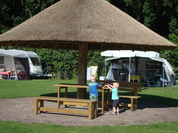 Niels en  Ruben bij Opa en Oma in Vorden.