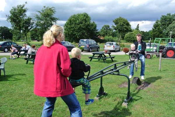 Andries Anita Niels en  Ruben bij Opa en Oma in Vorden.