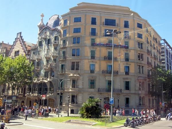 Gebouw ontworpen door Antonio Gaudi