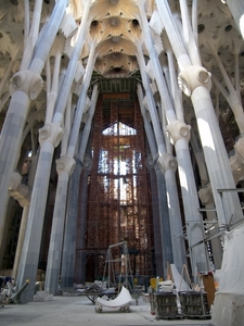 Sagrada Familia Zuilen in het schip verbeelden een oerwoud