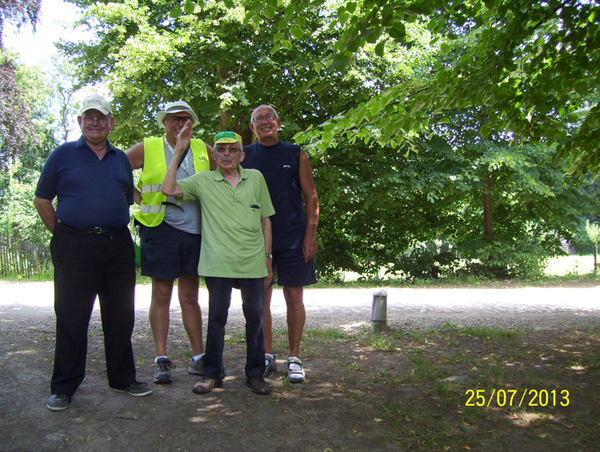 Fietsen naar en wandelen in Roosendael -  25 juli 2013