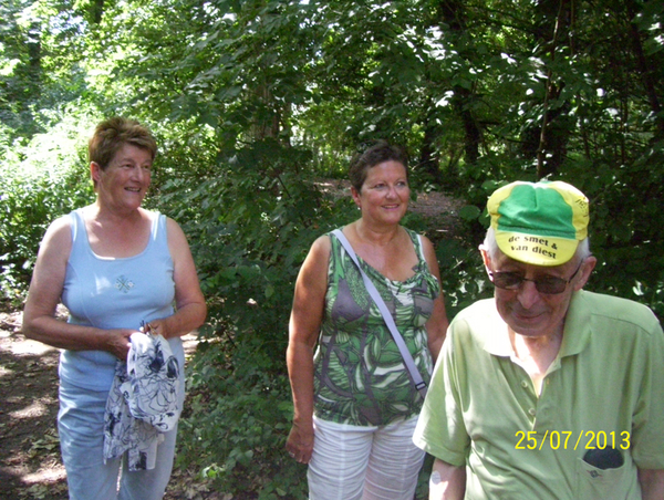 Fietsen naar en wandelen in Roosendael -  25 juli 2013