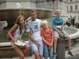 601127_4347118120849_2121565502_n