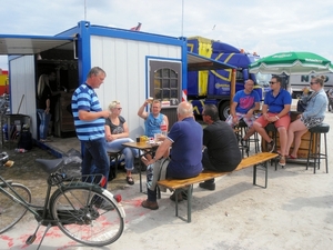 Hans zegt Proost bij de Nienoord truckstar kroek