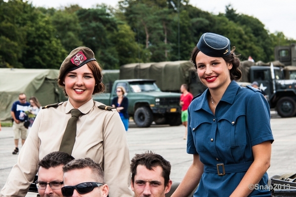 sized_Wings and Wheels 2013-6431