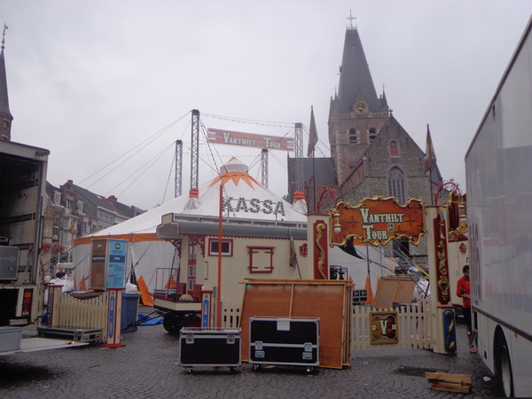 Veel drukte op het marktplein voor...