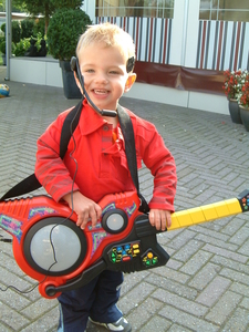 djayke aan het repeteren