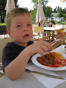 34) Ruben bij zijn bord