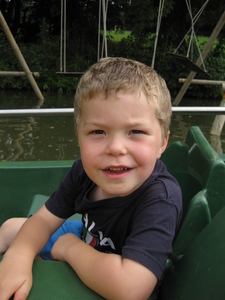 47) Ruben in de pedalo