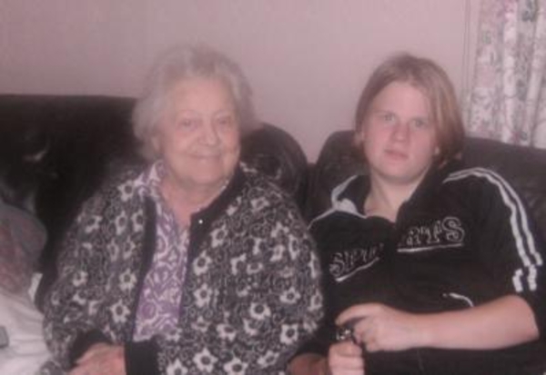 sophie en haar oma in nov 2009