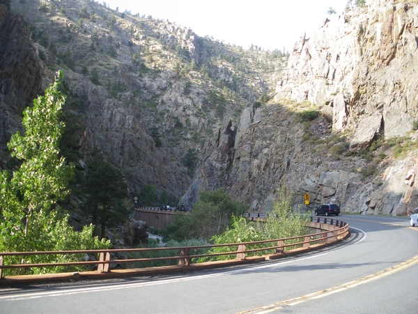 Door een canyon op weg naar Cheyenne, de hoofdstad van Wyoming