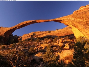 landscape-arch-at-sunrise-arches-national-park-near-moab-utah