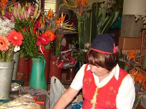 0809 Madeira - 149 - Bloemenmeisje overdekte markt Funchal