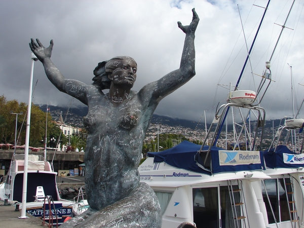 0809 Madeira - 164 - beeld aan de haven