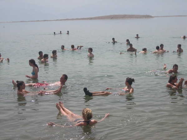 1d Dode zee _strand _zwemmers blijven makkelijk boven 2