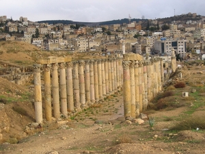 2b Jerash  _sinds 1920 is er begonnen met de opgravingen