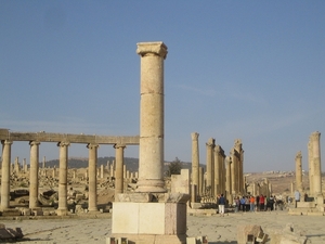 2b Jerash _de rotonde met zuil op vierkant steunvlak