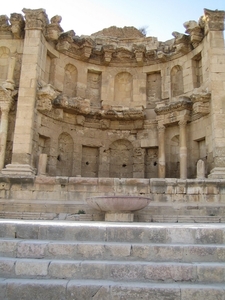 2b Jerash _Nymphaeum _linker zijzicht