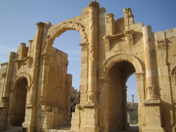 2b Jerash _triomfboog van Hadrianus