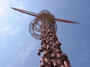 3b  Mount Nebo _Bronzen gedenkteken  Het symboliseert de slang di