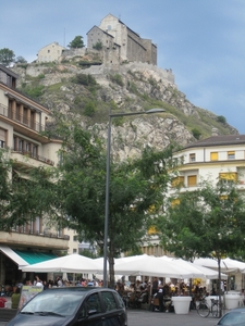 Zicht van Notre dame de Valre Vanaf terras in Sion.