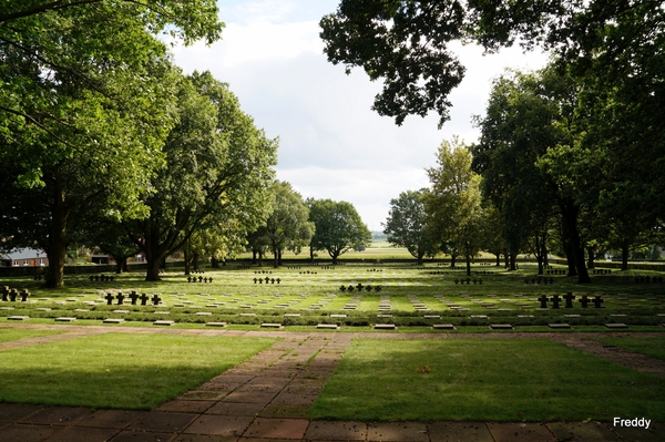 DuitsKerkhof-Hoogelede-Oorlog 14-18